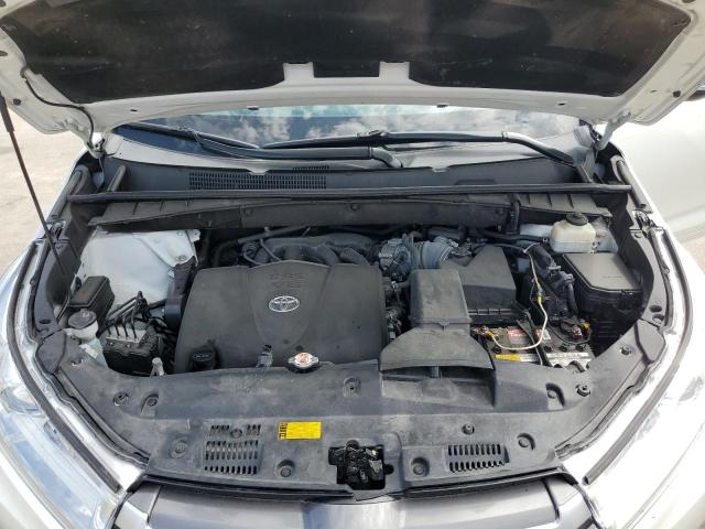 Photo 12 from auction – 2018 TOYOTA HIGHLANDER with VIN 5TDKZRFH8JS529761