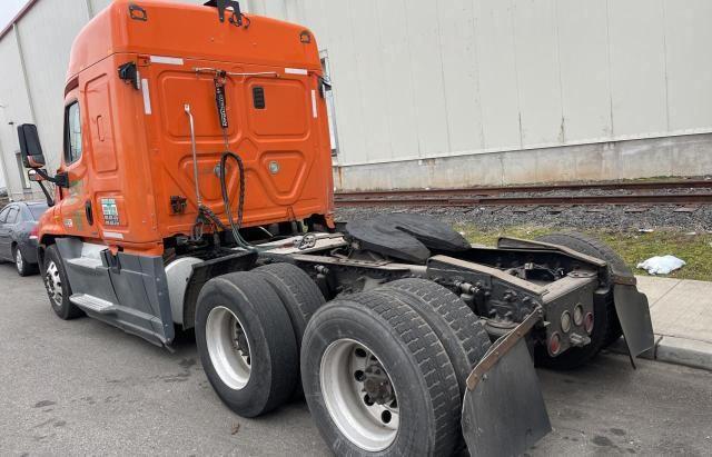 Photo 3 from auction – 2014 FREIGHTLINER CASCADIA 1 with VIN 1FUGGLD52ELFK41J0