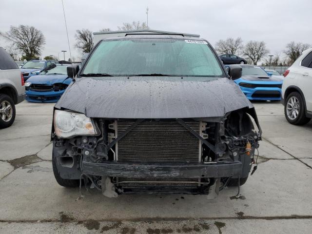 Photo 5 from auction – 2016 CHRYSLER TOWN & COU with VIN 2C4RC1BG2GR300962