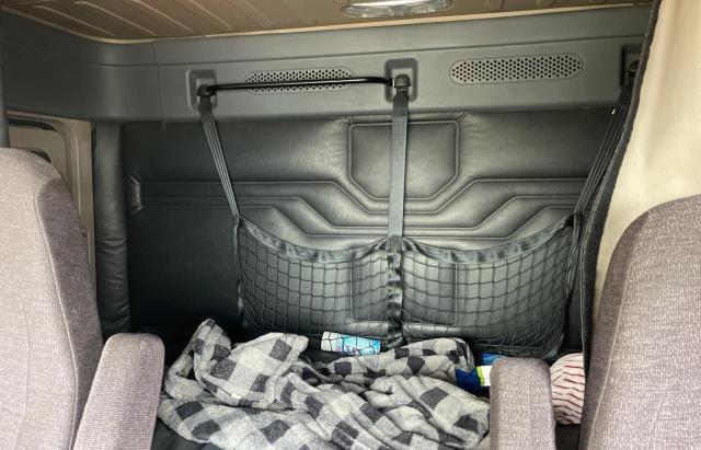 Photo 6 from auction – 2014 FREIGHTLINER CASCADIA 1 with VIN 1FUGGLD52ELFK41J0