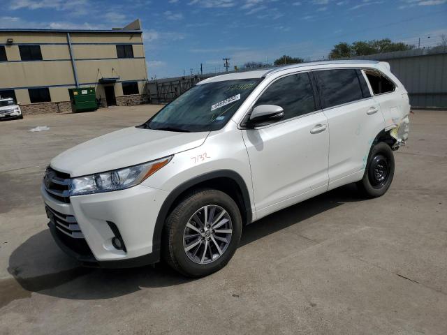 TOYOTA HIGHLANDER 2018 with VIN 5TDKZRFH8JS529761 - Photo from auction