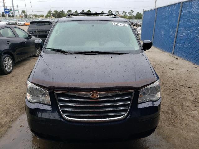 Photo 5 from auction – 2010 CHRYSLER TOWN & COU with VIN 2A4RR5D14AR150935