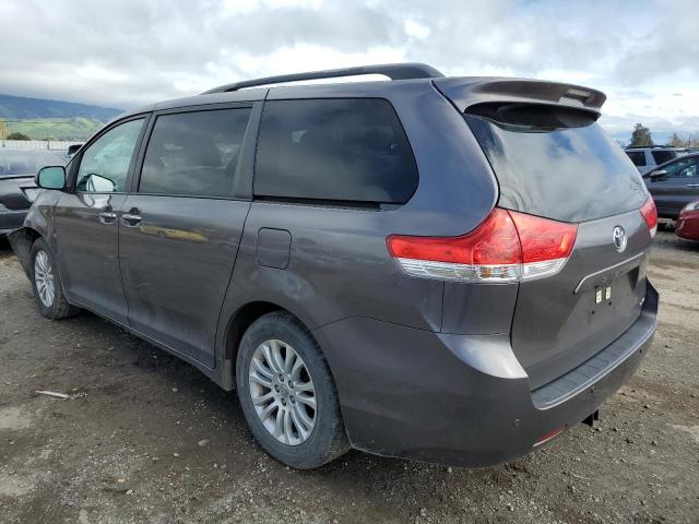 Photo 2 from auction – 2011 TOYOTA SIENNA XLE with VIN 5TDYK3DC6BS158152