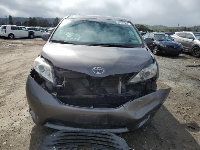 Photo 5 from auction – 2011 TOYOTA SIENNA XLE with VIN 5TDYK3DC6BS158152