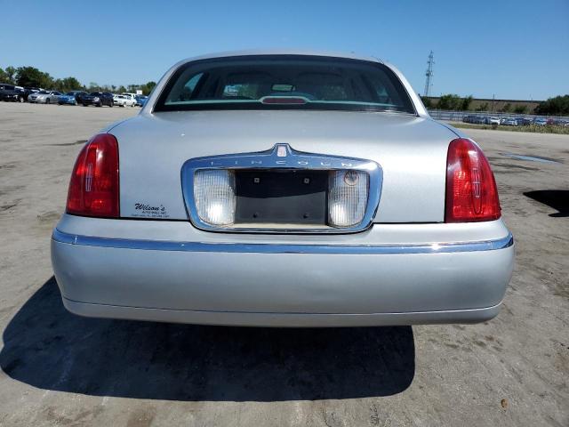 Photo 6 from auction – 2002 LINCOLN TOWN CAR S with VIN 1LNHM82W42Y646987