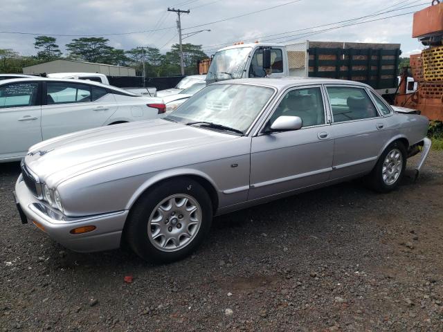 JAGUAR XJ8 2000 with VIN SAJDA14C0YLF04913 - Photo from auction
