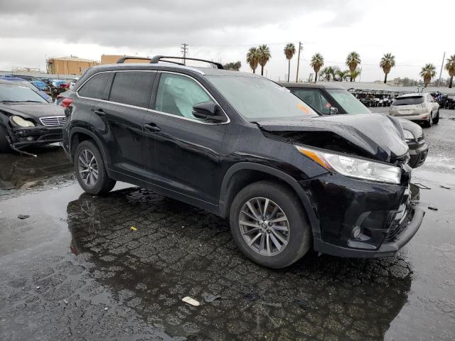 Photo 4 from auction – 2018 TOYOTA HIGHLANDER with VIN 5TDKZRFH2JS282723