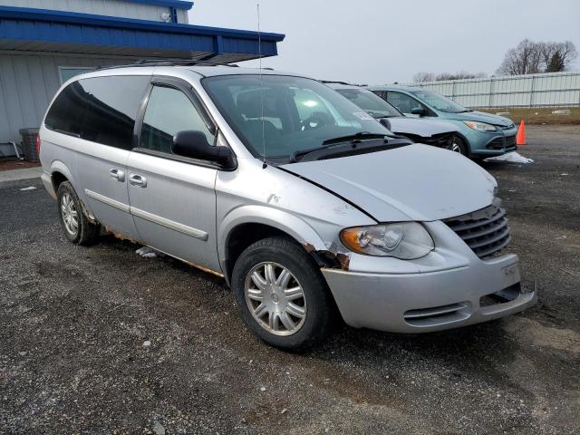 Photo 4 from auction – 2005 CHRYSLER TOWN & COU with VIN 2C4GP54L85R479776