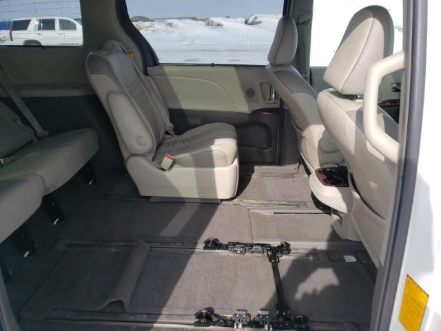 Photo 11 from auction – 2011 TOYOTA SIENNA XLE with VIN 5TDDK3DC7BS009330