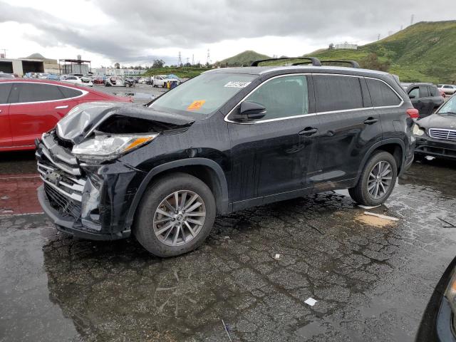 TOYOTA HIGHLANDER 2018 with VIN 5TDKZRFH2JS282723 - Photo from auction