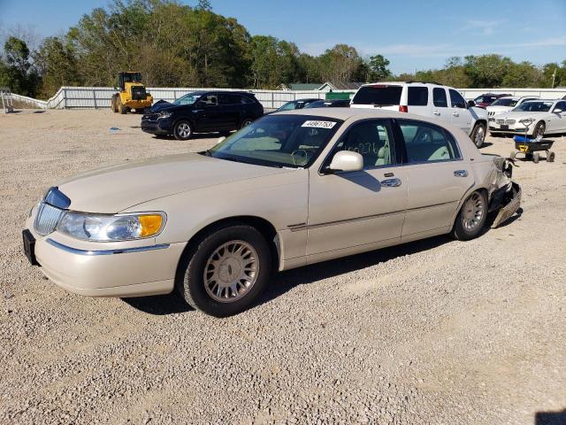 LINCOLN TOWN CAR C 2000 with VIN 1LNHM83W2YY791601 - Photo from auction