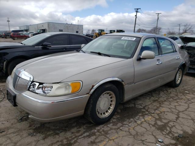LINCOLN TOWN CAR E 2000 z numerem VIN 1LNHM81W4YY881271 - Zdjęcie z aukcji