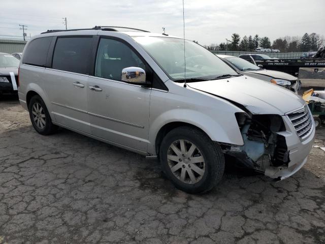 Photo 4 from auction – 2010 CHRYSLER TOWN & COU with VIN 2A4RR8D10AR480573