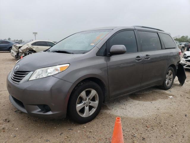 TOYOTA SIENNA LE 2017 with VIN 5TDKZ3DC3HS835488 - Photo from auction