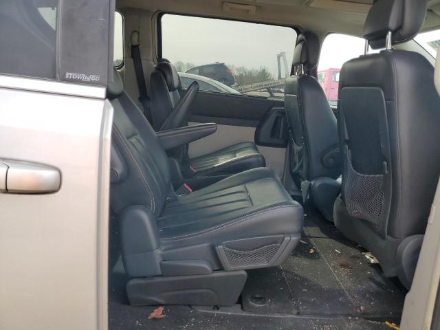 Photo 11 from auction – 2010 CHRYSLER TOWN & COU with VIN 2A4RR8D10AR480573