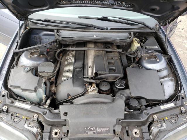 Photo 11 from auction – 2003 BMW 325 IT with VIN WBAEN33453PC11505