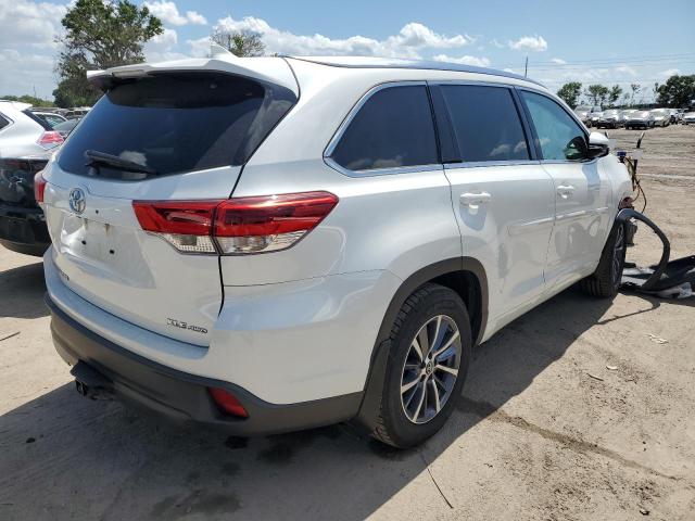 Photo 3 from auction – 2018 TOYOTA HIGHLANDER with VIN 5TDJZRFH7JS554565