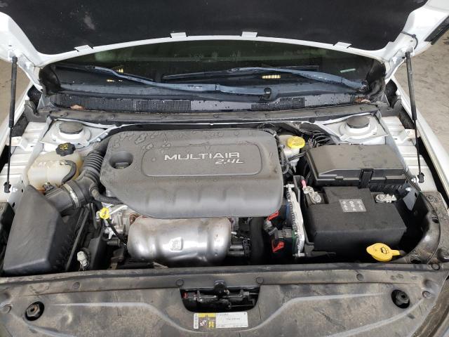 Photo 11 from auction – 2015 CHRYSLER 200 LIMITE with VIN 1C3CCCABXFN685436