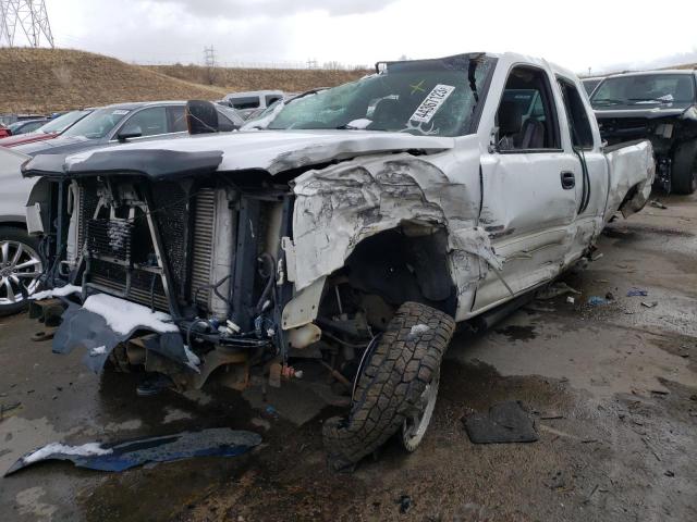 CHEVROLET SILVER 4X4 2003 with VIN 1GCHK29123E185602 - Photo from auction