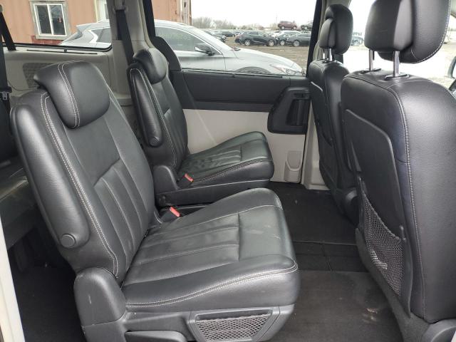 Photo 11 from auction – 2010 CHRYSLER TOWN & COU with VIN 2A4RR8DX6AR441653