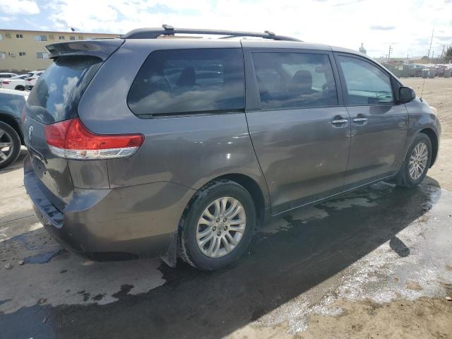 Photo 3 from auction – 2014 TOYOTA SIENNA XLE with VIN 5TDYK3DC1ES406912