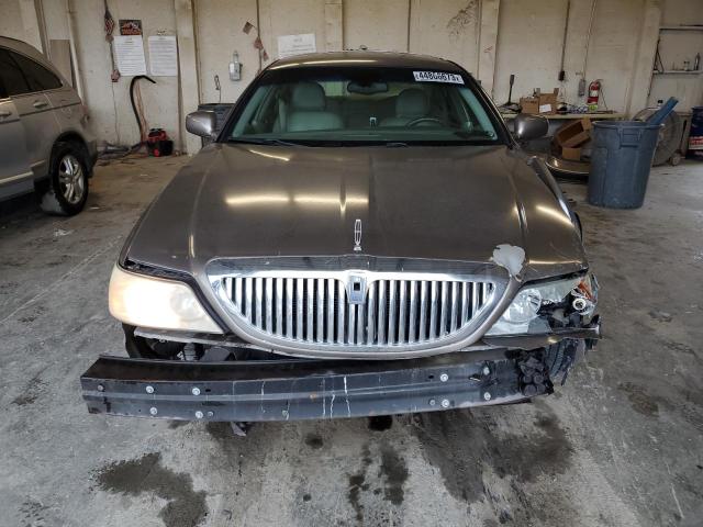 Photo 5 from auction – 2004 LINCOLN TOWN CAR E with VIN 1LNHM81W14Y652489