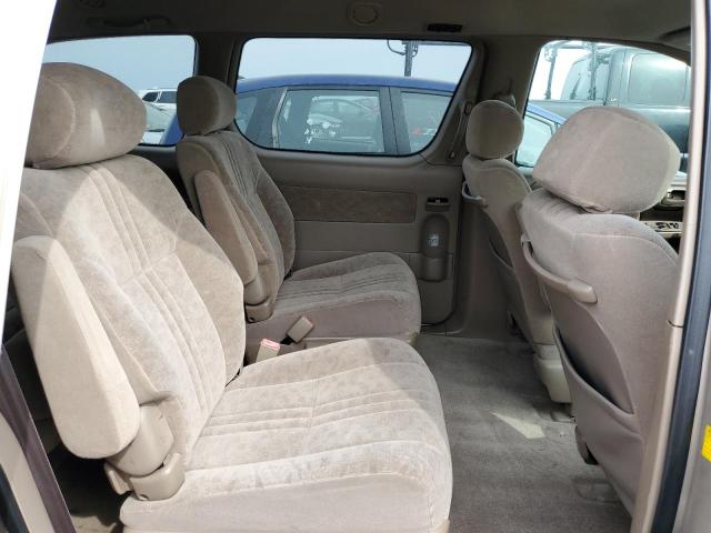 Photo 11 from auction – 2002 TOYOTA SIENNA LE with VIN 4T3ZF13C12U501429