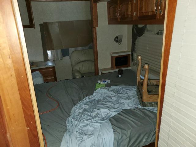 Photo 9 from auction – 2005 WORKHORSE CUSTOM CHASSIS MOTORHOME with VIN 5B4MPA7G353400328