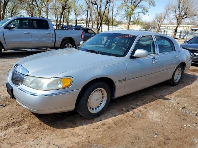 LINCOLN TOWN CAR E 2001 with VIN 1LNHM81W91Y661209 - Photo from auction