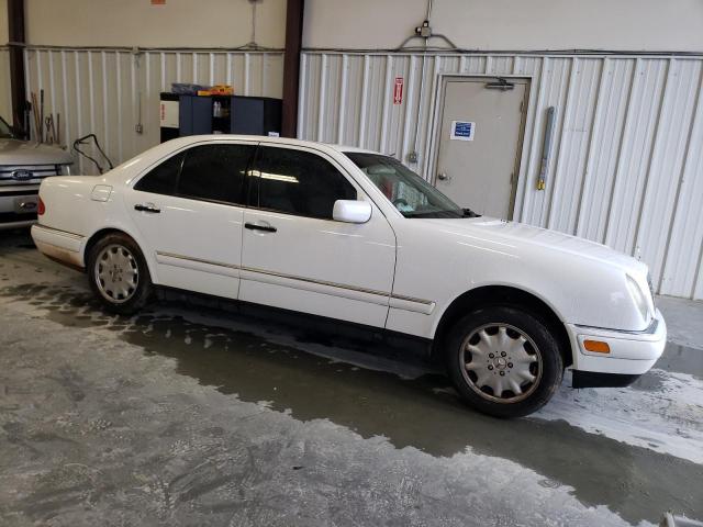 Photo 4 from auction – 1999 MERCEDES-BENZ E 320 with VIN WDBJF65H4XA729044