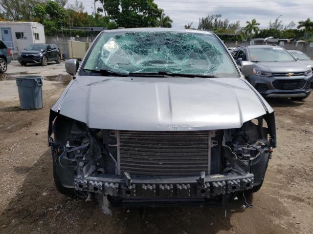 Photo 5 from auction – 2016 CHRYSLER TOWN & COU with VIN 2C4RC1BG5GR228946