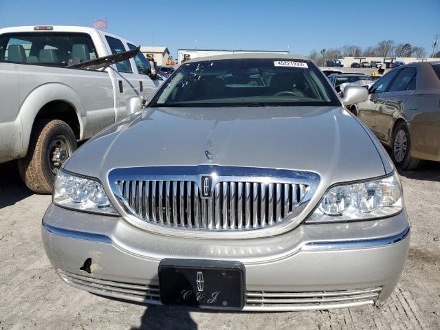 Photo 5 from auction – 2003 LINCOLN TOWN CAR E with VIN 1LNHM81W03Y672988