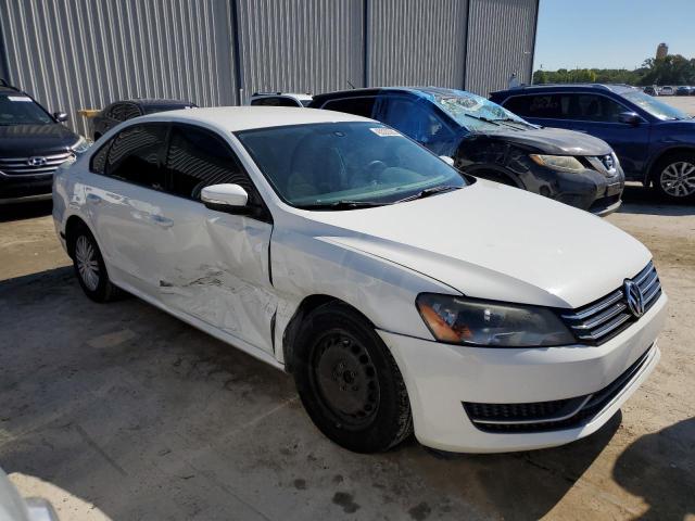 Photo 4 from auction – 2015 VOLKSWAGEN PASSAT S with VIN 1VWAT7A32FC063277