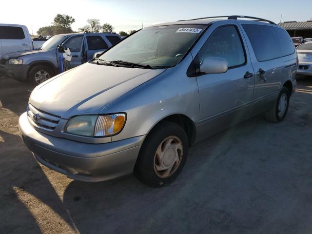 TOYOTA SIENNA LE 2002 with VIN 4T3ZF13C22U504629 - Photo from auction