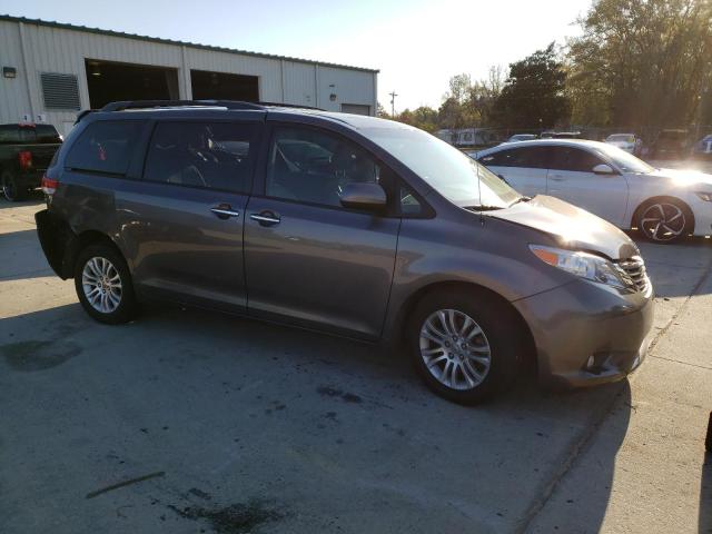 Photo 4 from auction – 2013 TOYOTA SIENNA XLE with VIN 5TDYK3DC0DS303558