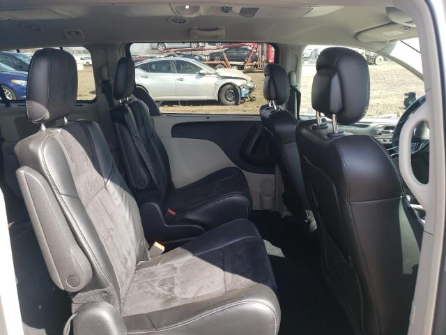 Photo 11 from auction – 2016 CHRYSLER TOWN & COU with VIN 2C4RC1JG2GR199889