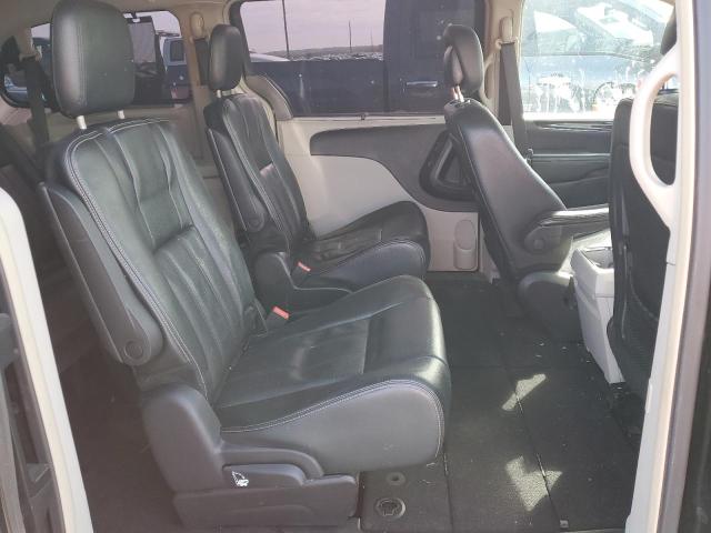 Photo 11 from auction – 2015 CHRYSLER TOWN & COU with VIN 2C4RC1CG0FR731359