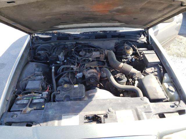 Photo 11 from auction – 2000 FORD CROWN VICT with VIN 2FAFP74W3YX138289