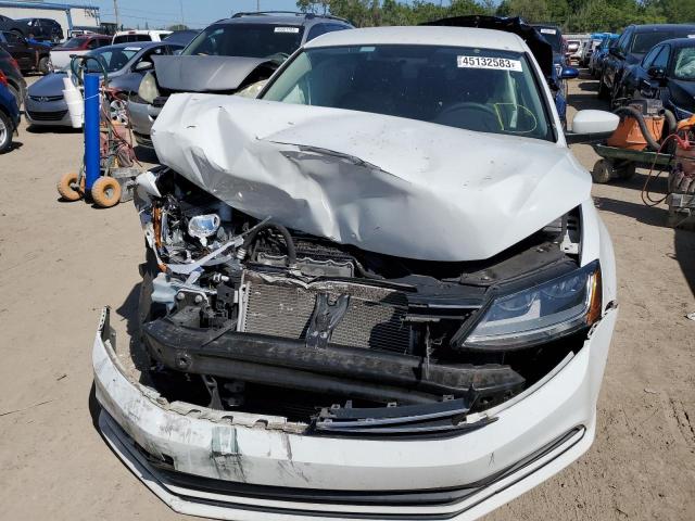 Photo 5 from auction – 2017 VOLKSWAGEN JETTA S with VIN 3VW2B7AJ1HM225634