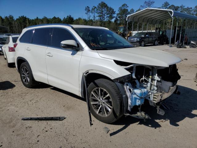 Photo 4 from auction – 2017 TOYOTA HIGHLANDER with VIN 5TDKZRFHXHS196182