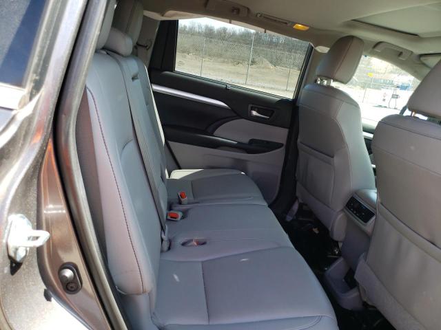 Photo 11 from auction – 2019 TOYOTA HIGHLANDER with VIN 5TDJZRFH1KS929108