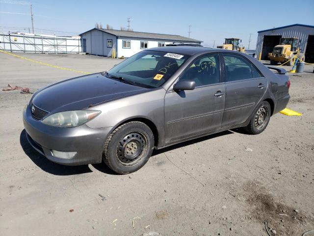 TOYOTA CAMRY LE 2005 with VIN 4T1BE32K75U992272 - Photo from auction
