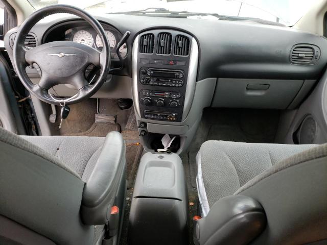 Photo 8 from auction – 2005 CHRYSLER TOWN & COU with VIN 2C8GP54L85R326989