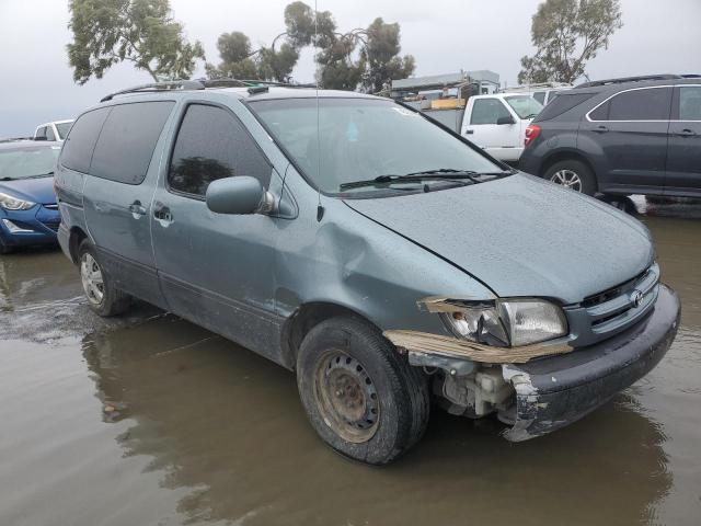 Photo 4 from auction – 2000 TOYOTA SIENNA with VIN 4T3ZF13C2YU262868