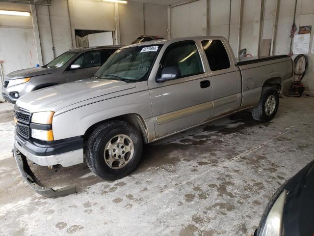 CHEVROLET SILVERADO 2004 with VIN 2GCEC19TX41227240 - Photo from auction