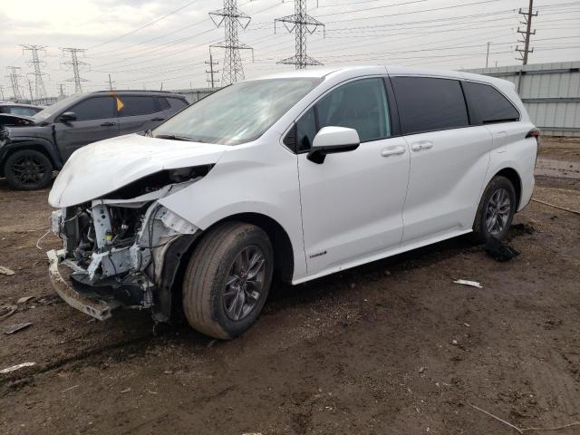TOYOTA SIENNA LE 2021 with VIN 5TDKRKEC4MS016279 - Photo from auction