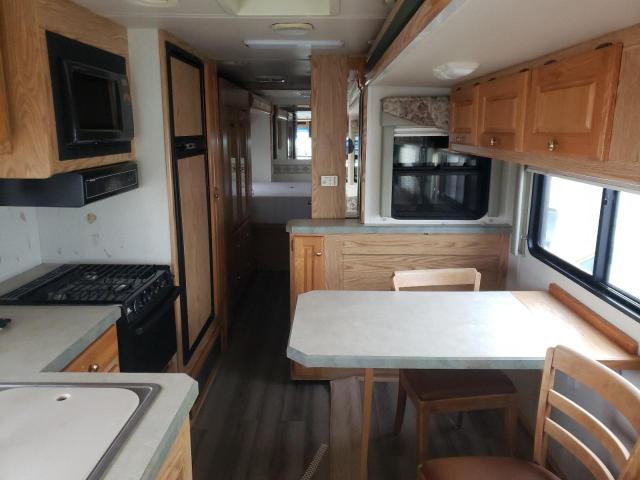 Photo 6 from auction – 2002 WORKHORSE CUSTOM CHASSIS MOTORHOME with VIN 5B4MP67G123346780