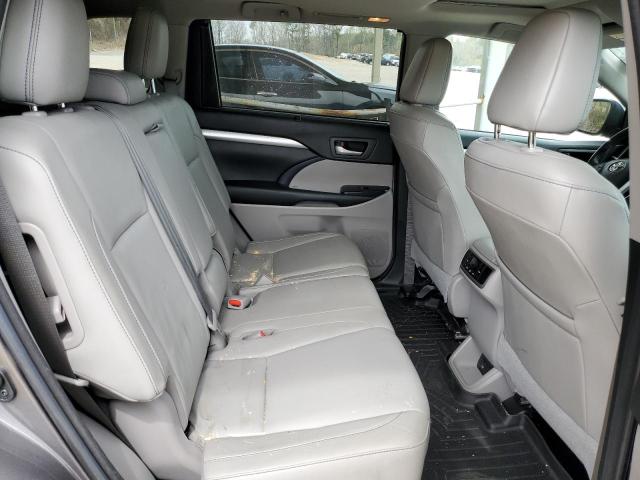 Фото 11 с аукциона – 2018 TOYOTA HIGHLANDER с VIN 5TDKZRFH0JS533965