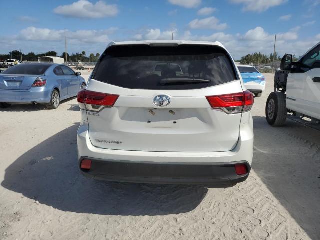Photo 6 from auction – 2018 TOYOTA HIGHLANDER with VIN 5TDZARFH9JS041473