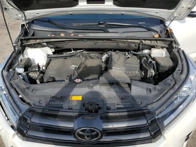 Photo 11 from auction – 2018 TOYOTA HIGHLANDER with VIN 5TDJZRFH3JS893050